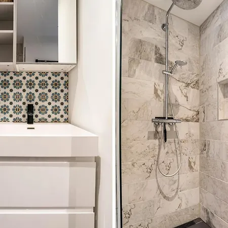 Hosted By Wendy Willem 2 Daire