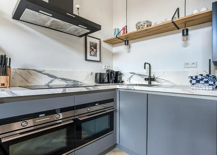 Hosted By Wendy Willem 2 * 海牙