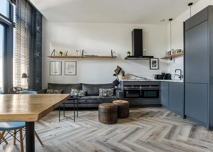 Hosted By Wendy Willem 2 海牙