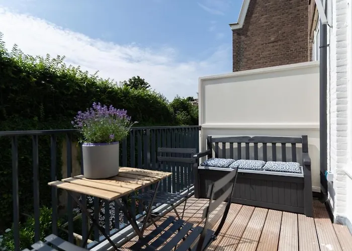 Hosted By Wendy Willem 2 *