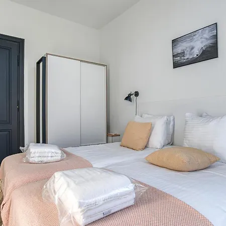 Hosted By Wendy Willem 2 Apartment *