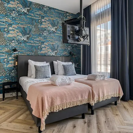 Hosted By Wendy Willem 2