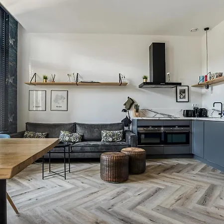 Hosted By Wendy Willem 2 Haag