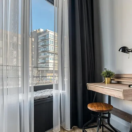 Hosted By Wendy Willem 2 * Haag