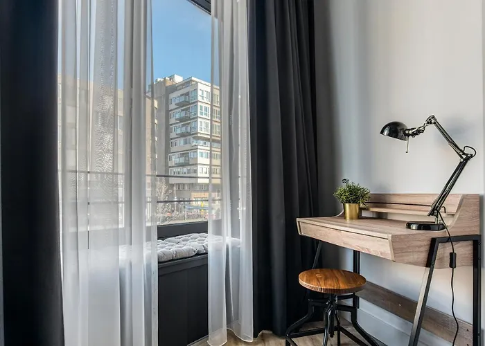 Hosted By Wendy Willem 2 * لاهاي