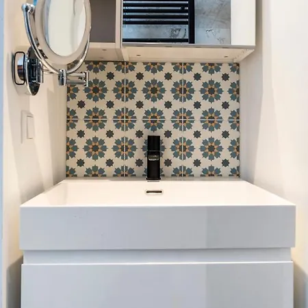 아파트 Hosted By Wendy Willem 2