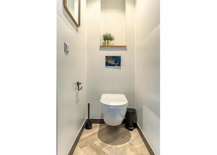 Hosted By Wendy Willem 2 * Hága